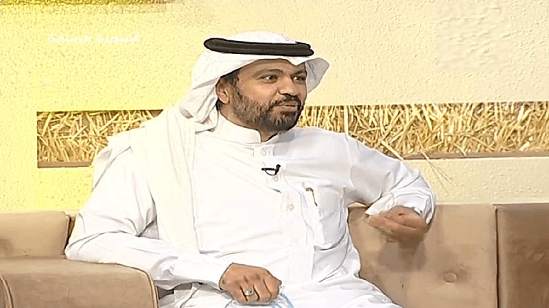 شاهد.. قصة رجل غاضب تغير طبعه بعد تعرضه للضرب أمام زوجته في مكان عام 