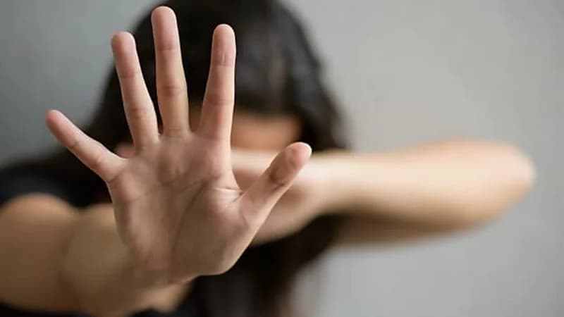التحقيق في شكاوى فتيات تعرضن للتحرش من قبل طبيب بمركز تجميل شهير 
