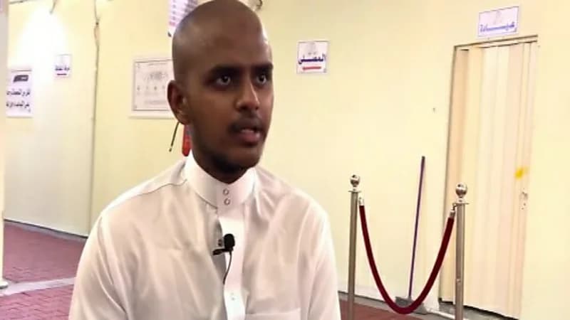 حاج هندي يكمل مناسك الحج بعد إجراء عملية له في مستشفى منى "فيديو"