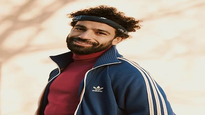 محمد صلاح يثير الجدل بإطلالة الشورت والكاب "صور"