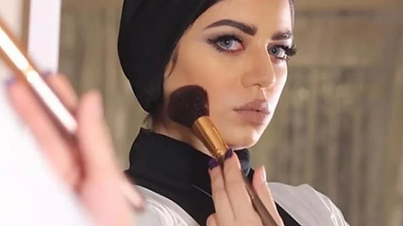 الفاشينيستا نجلاء عبد العزيز تكشف حقيقة خطبتها