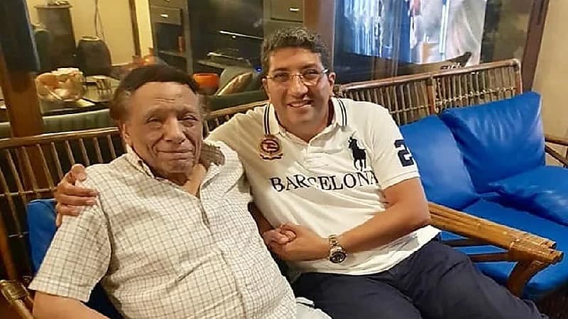 صورة لـ " عادل إمام " تثير الجدل حول صحته