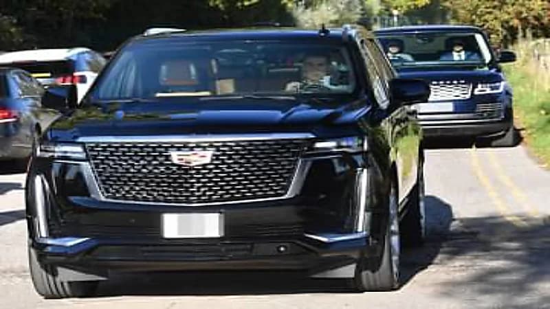 شاهد.. رونالدو يصل تدريبات مانشستر يونايتد وسط حراسة مشددة