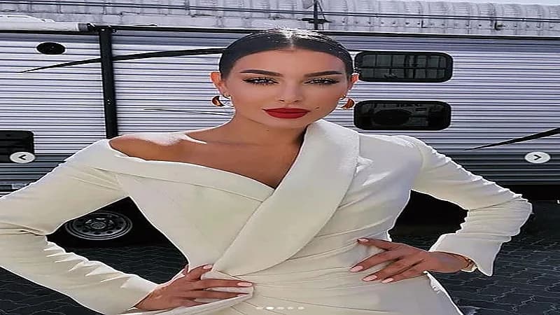 إطلالة جذابة للفنانة ياسمين صبري تخطف الأنظار