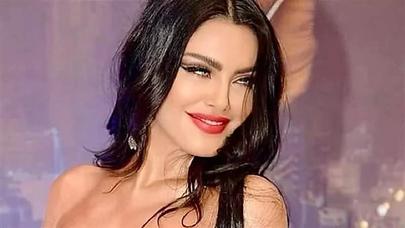 إطلالة جذابة لـ دارين حداد بالأحمر الناري