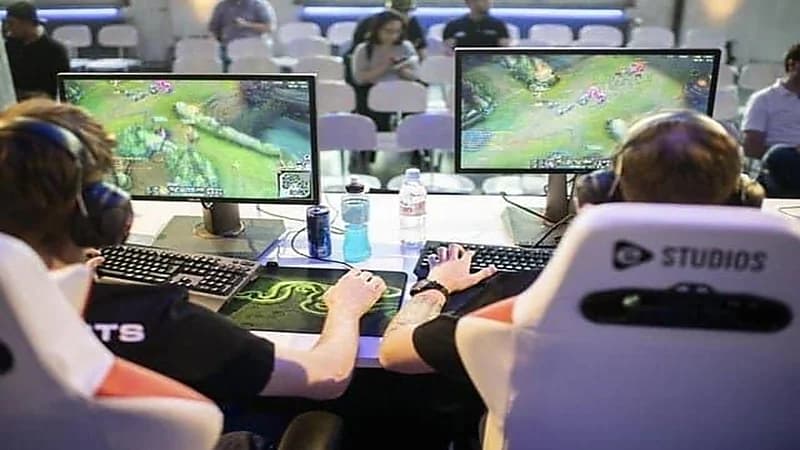 مختص: 10% من الطلاب تعرضوا للتهديد أثناء اللعب على الإنترنت