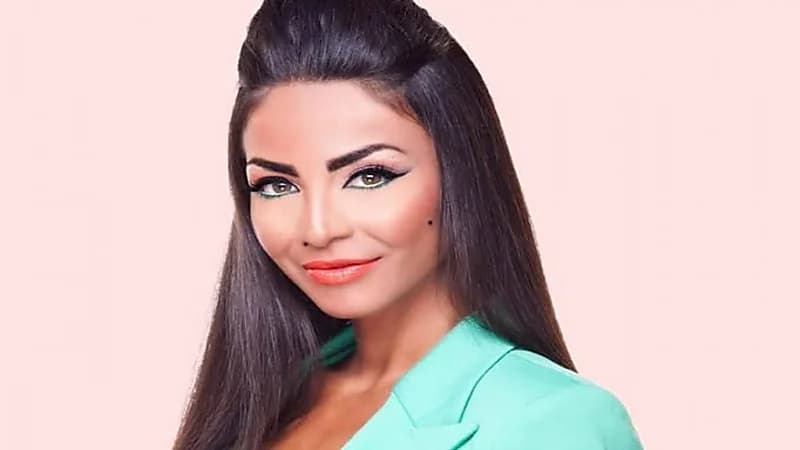 شاهد.. دولي شاهين تفاجئ جمهورها بإطلالة مثيرة 