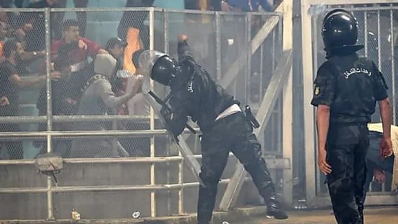 بالقنابل المسيلة للدموع..مباراة الترجي والنجم الساحلي تتحول لساحة حرب