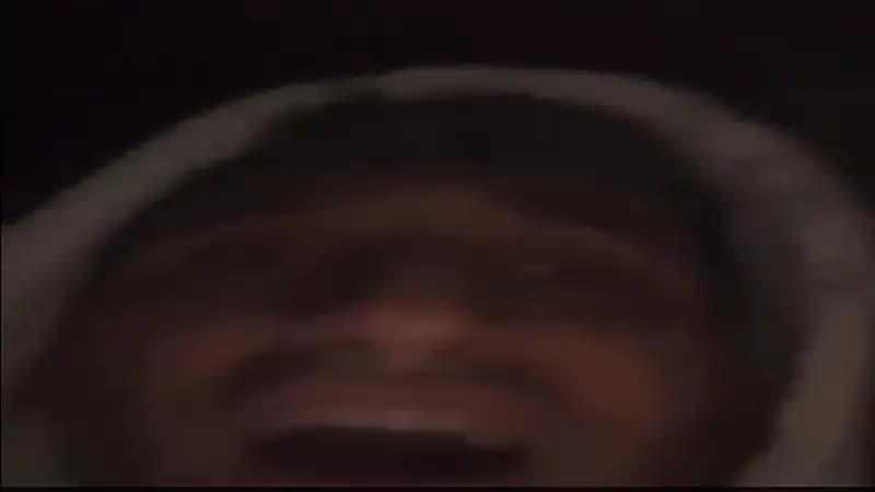 شاهد.. تركي من تحت الأنقاض مستغيثا: "أمي هل أنت بخير؟