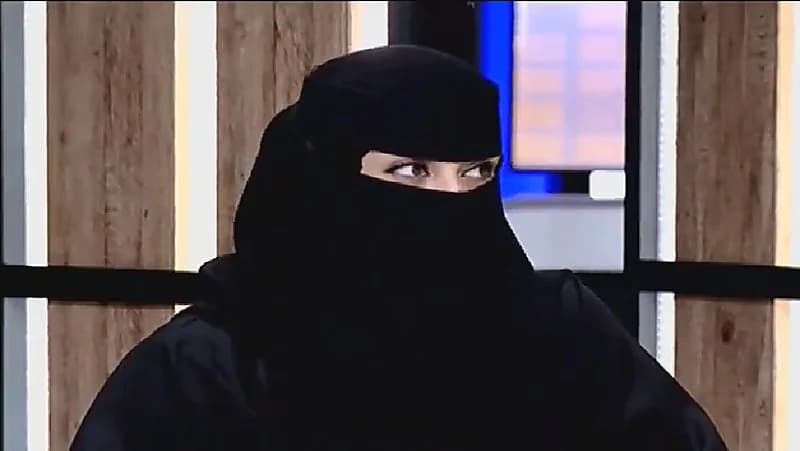 بالفيديو.. قصة كفاح مواطنة بدأت بالعمل في بنك حتى أصبحت رائدة أعمال