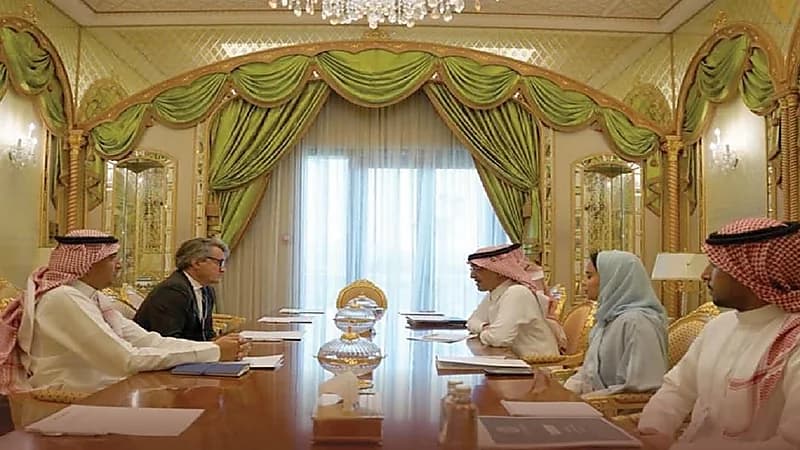 "الجدعان" وبنك أوف أمريكا يبحثان التعاون الثنائي بين الجانبين