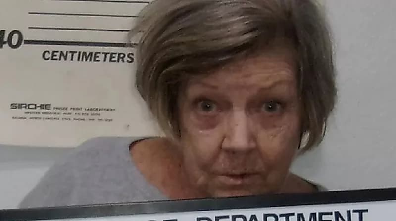 مسنة أمريكي تسرق بنكاً للمرة الثالثة