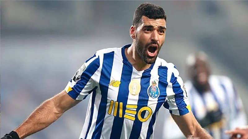 مارسيليا ينافس الهلال على ضم طارمي