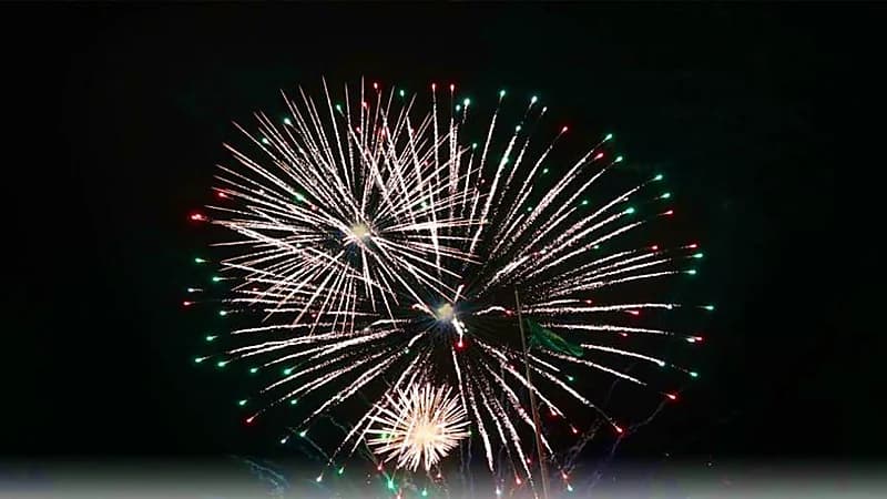  بلدية الحريق تختتم فعاليات عيد الفطر بالألعاب النارية