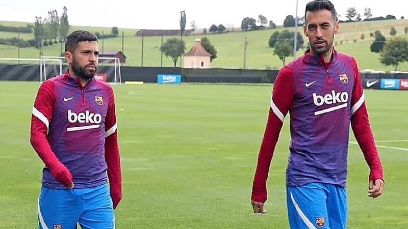 لاعبا برشلونة على رادار الهلال