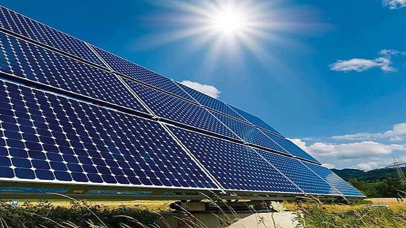 توقيع اتفاقيات 3 مشاريع جديدة رئيسية لإنتاج الطاقة الشمسية بالمملكة