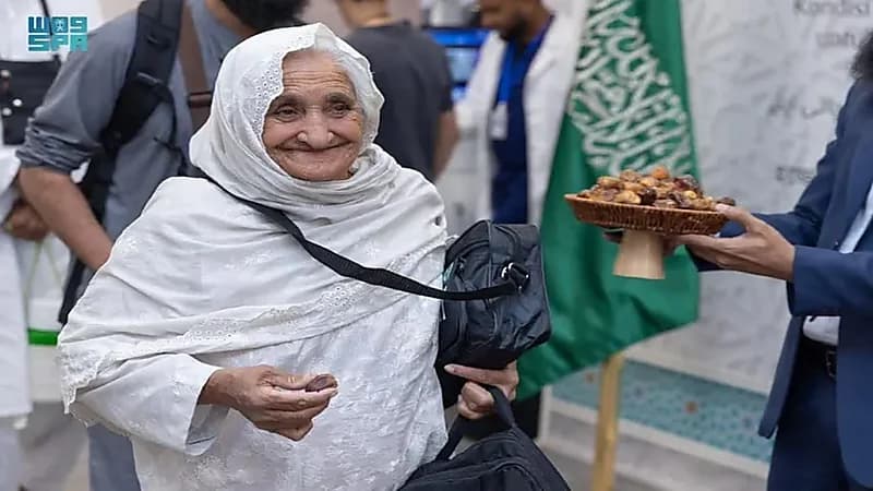 وصول أولى رحلات المستفيدين من مبادرة "طريق مكة"من باكستان إلى المملكة