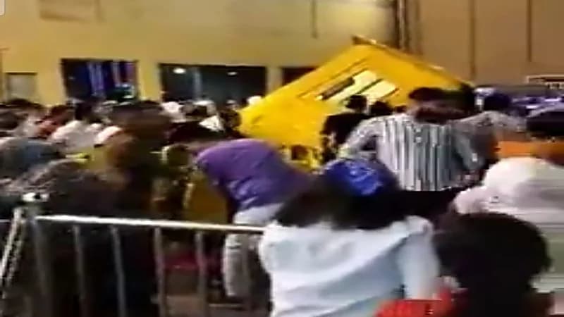  سقوط لعبة داخل ملاهي في مول تجاري ..فيديو 