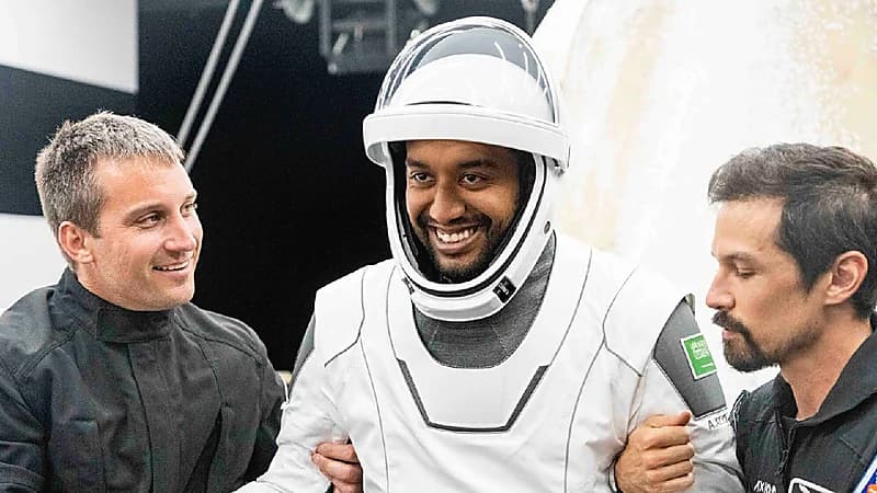 علي القرني بعد عودته من الفضاء: بدأنا بالسلام ونختم بالسلام