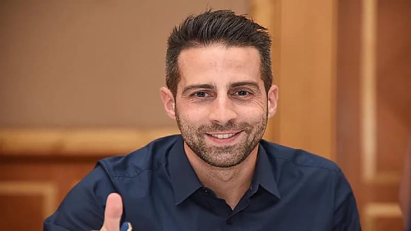 الرياض يتعاقد مع فيريرا