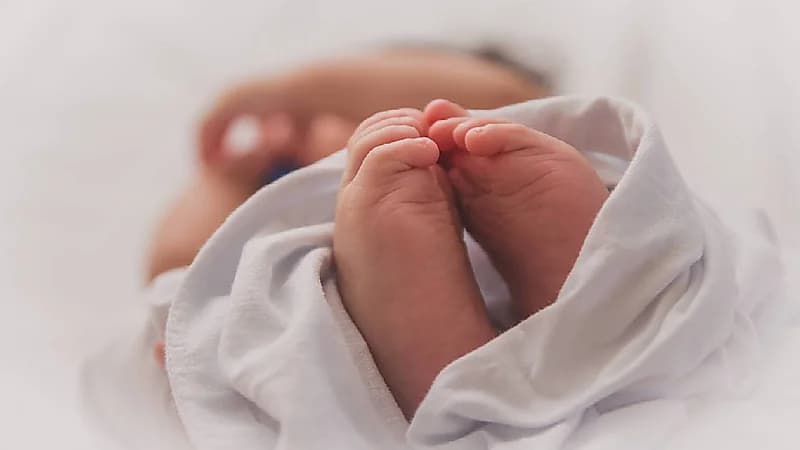 الحكم على عراقي باع حفيده الرضيع مقال 1400 دولار !