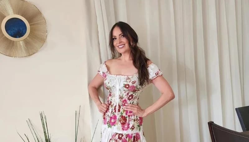 نرمين الفقي تستعرض أنوثتها بفستان مثير.. صور