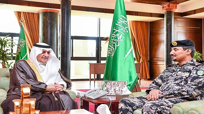 أمير تبوك يستقبل قائد قوة أمن المنشآت