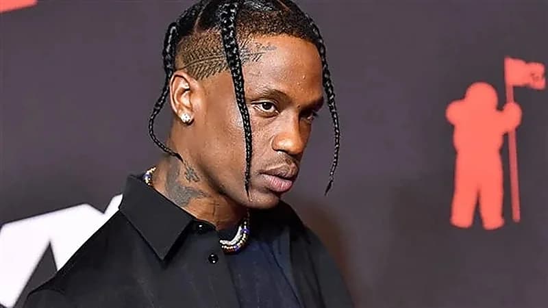 ترافيس ينفي صحة إلغاء حفله في الأهرامات المصرية.. فيديو