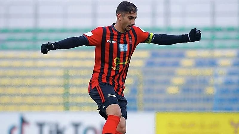 مدافع الرياض يقترب من الرحيل للأهلي