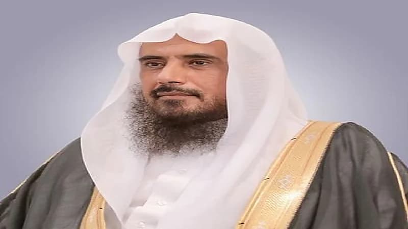 رد الشيخ  الخثلان بخصوص الملابس المناسبة للسباحة..فيديو