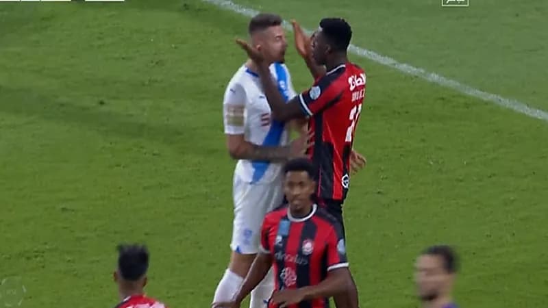 صحيفة صربية تهاجم لاعب الرائد: قام بمشهد مسرحي مع سافيتش.. فيديو