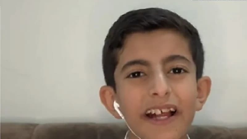 طفل بعمر 9 سنوات ينجح في إدارة محل لبيع الحلويات .. فيديو