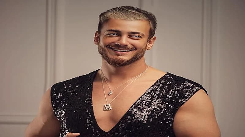 سعد لمجرد يضع طلاء للأظافر في حفل بدبي