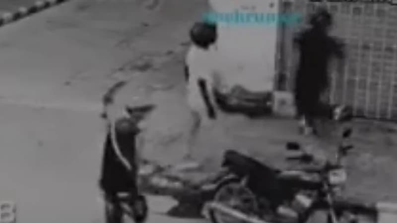 شخص يتظاهر بأنه متسول هرباً من عصابة تريد قتله..فيديو