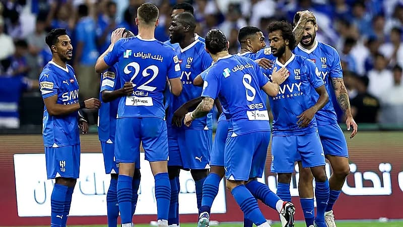 الهلال يستعين بالحكام السعوديين