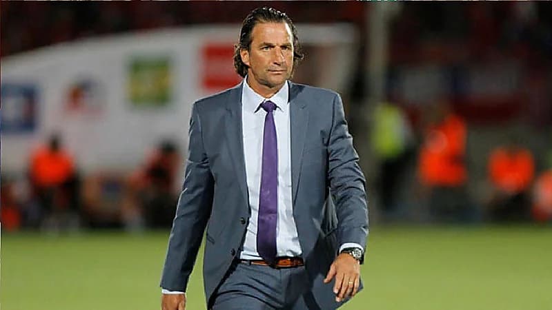 الاتحاد الكويتي لكرة القدم يتعاقد مع مدرب الأخضر السابق