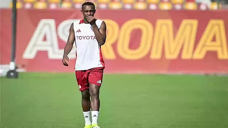لاعبو الهلال يدعمون سعود عبدالحميد في أول ظهور له مع روما