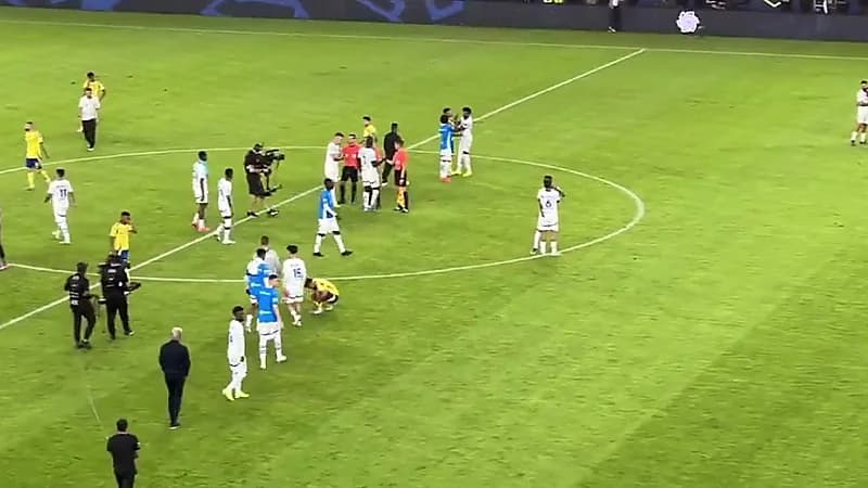 الروح الرياضية تسود ملعب الأول بارك بعد انتهاء الديربي .. فيديو