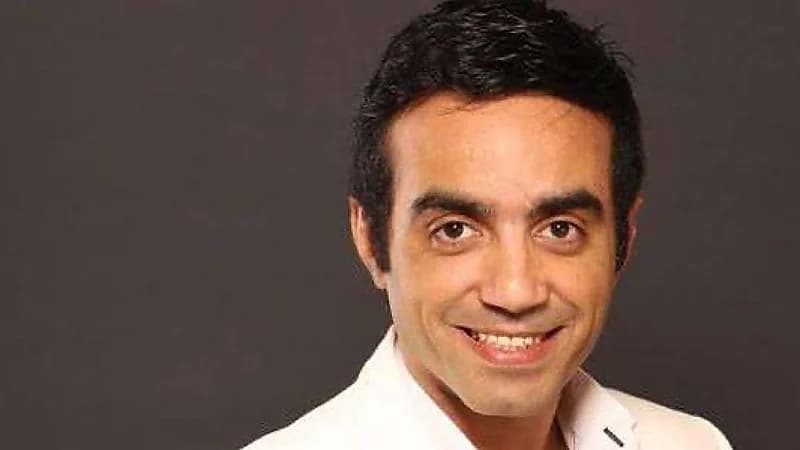 ‎نقل الإعلامي محمد نشأت للمستشفى إثر تعرضه لوعكة صحية مفاجئة