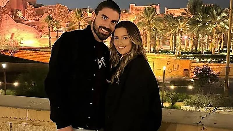 زوجة نيفيز تحتفي بيوم التأسيس في البر..صورة