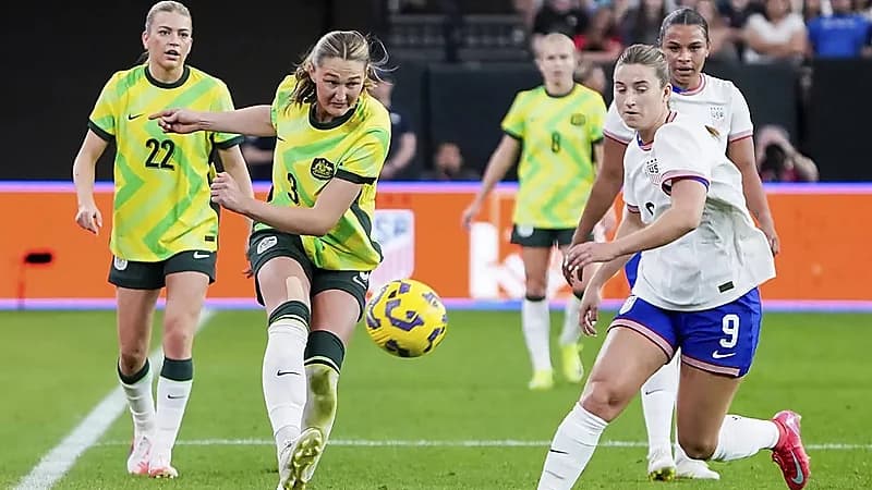 مذيع يسخر من لاعبات أستراليا وردود غاضبة تطيح ببرنامجه