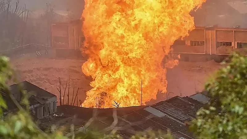 انفجار أنبوب غاز يتسبب بحريق ضخم في ماليزيا ..فيديو