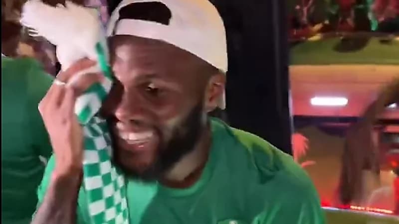 فرحة خاصة لكيسيه عقب تحقيق بطولة آسيا .. فيديو