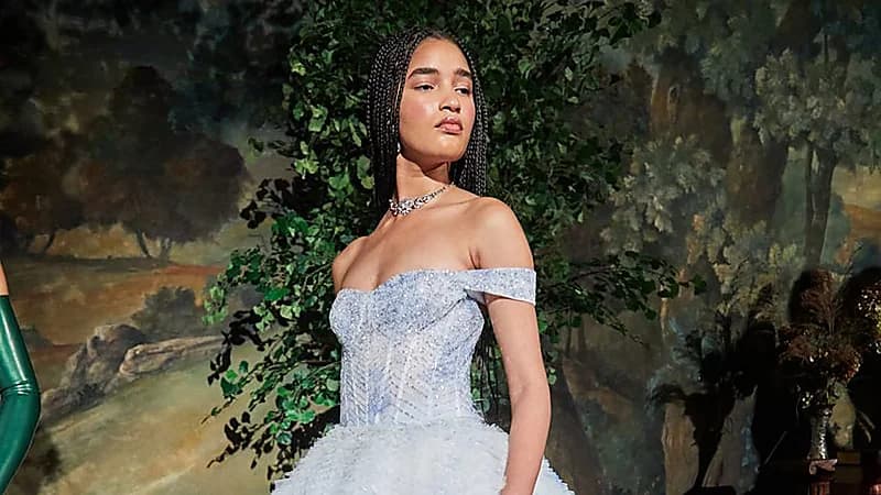 فساتين زفاف زرقاء: أناقة ملكية تتحدى التقاليد .. صور