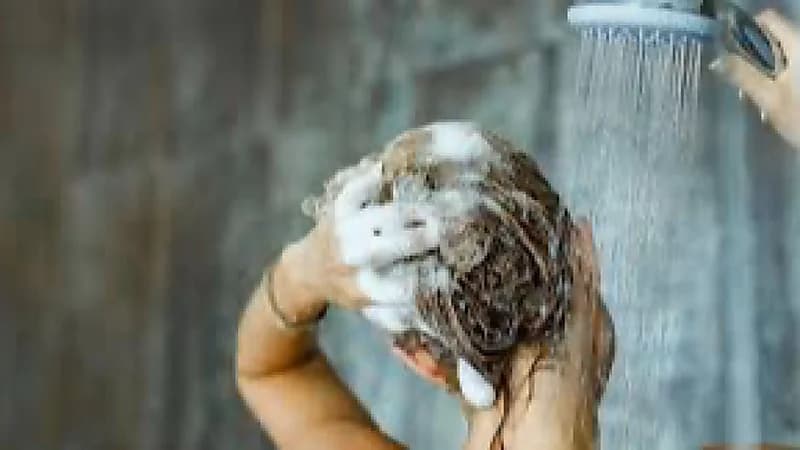 عالمة أحياء تنصح بالاستحمام نهارا