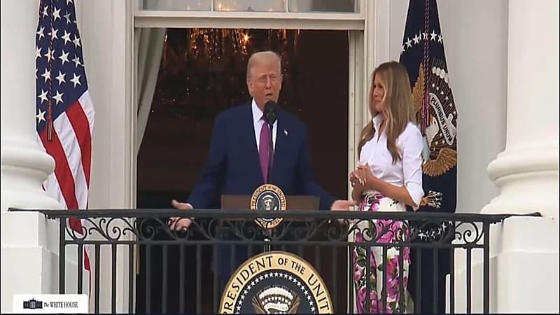 ترامب عن زوجته ميلانيا: قد تسرق الأضواء وتأخذ مكاني.. فيديو