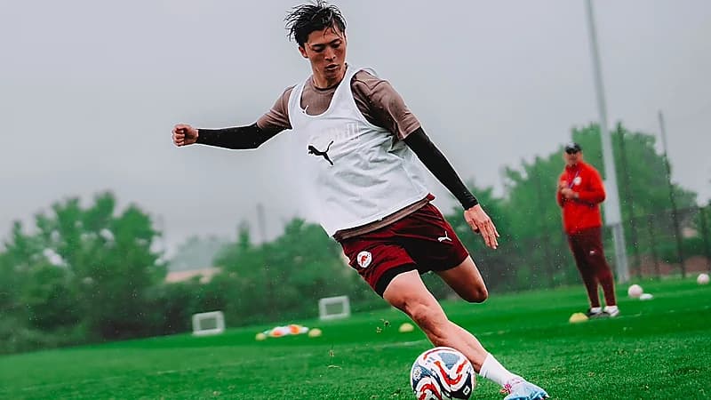 غياب كاوامورا عن مواجهة سالزبورغ أمام الهلال