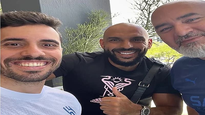 حارس ميسي الشخصي يثير التساؤلات بتواجده خارج مقر بعثة الهلال