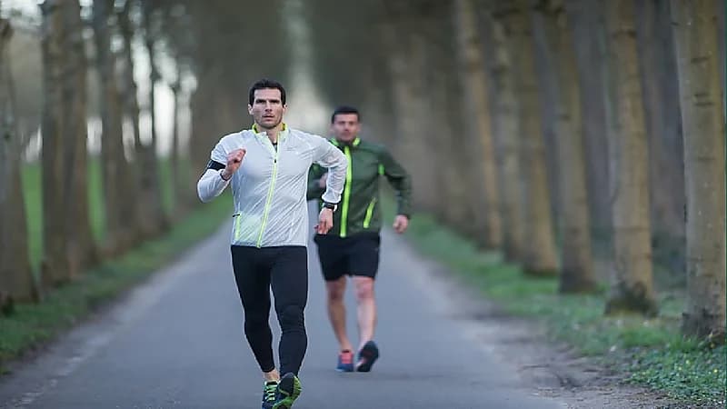 9 فوائد صحية للمشي السريع