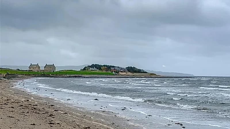 العثور على ساق بشرية على شاطئ في اسكتلندا